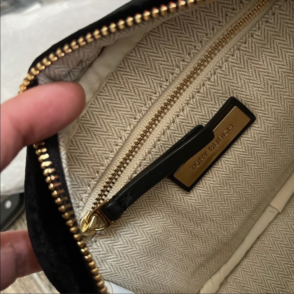 Tory Burch small Kira  camera bag - Picture 3 of 9